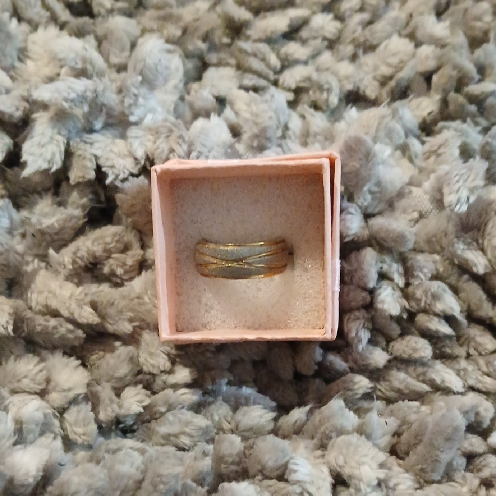 Elegant Stainless And Brass Women's Ring